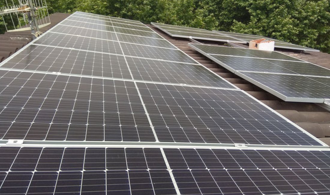 Instalación fotovoltaica de 7 kWp con compensación de excedentes en Santa Maria de Palautordera.